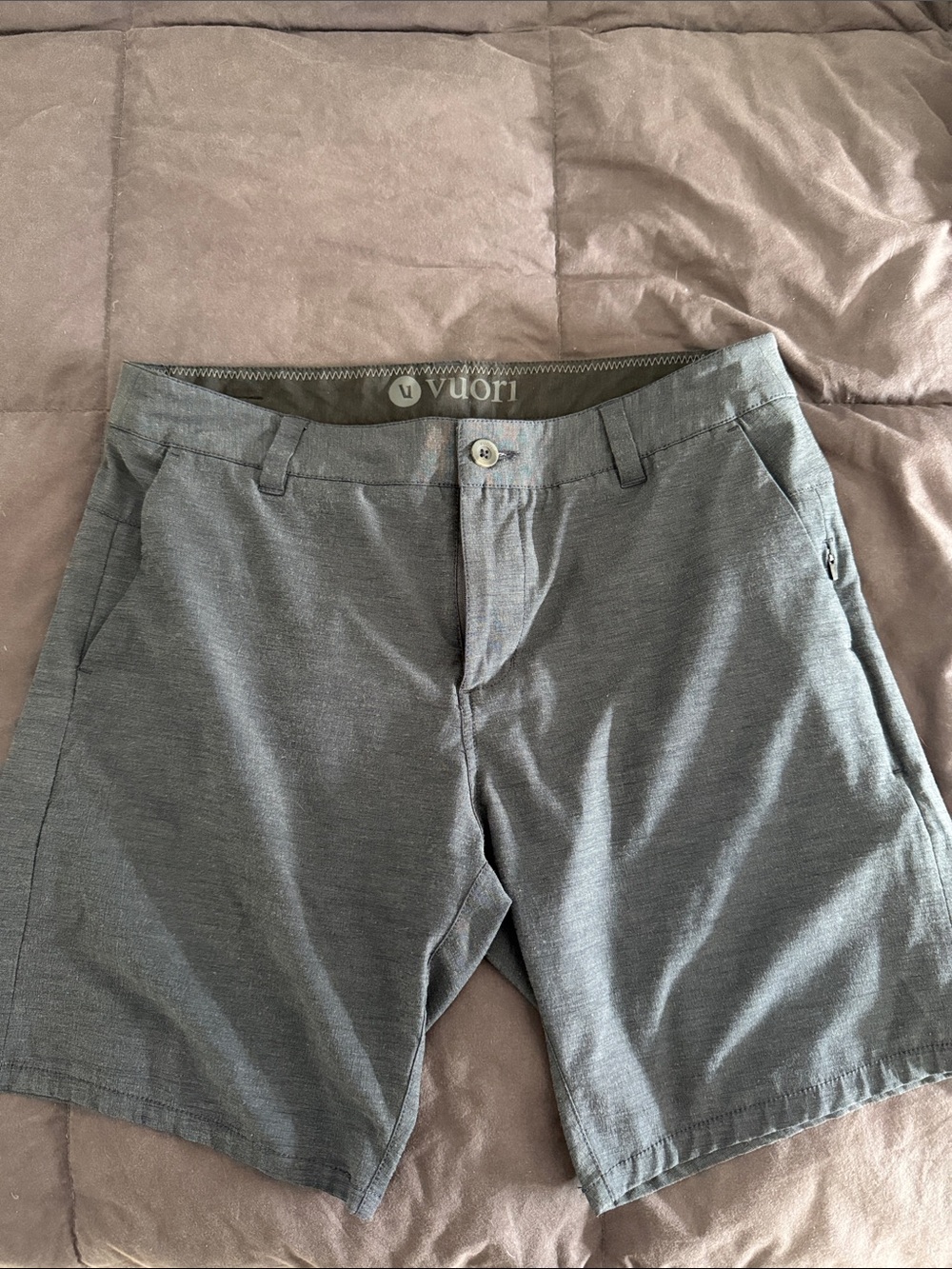 Vuori Men's Heather Gray Flat Front Performance Shorts